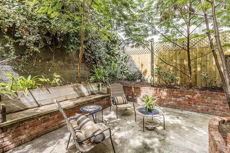 Photo of property in 320 Oriental Parade, Oriental Bay, Wellington, 6011