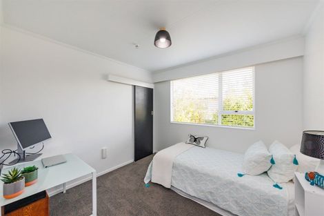 Photo of property in 17 Palliser Place, Milson, Palmerston North, 4414