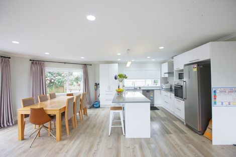 Photo of property in 2 Taroka Close, Pinehill, Auckland, 0632