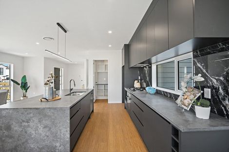 Photo of property in 1 Ritetai Street, Clarks Beach, 2122