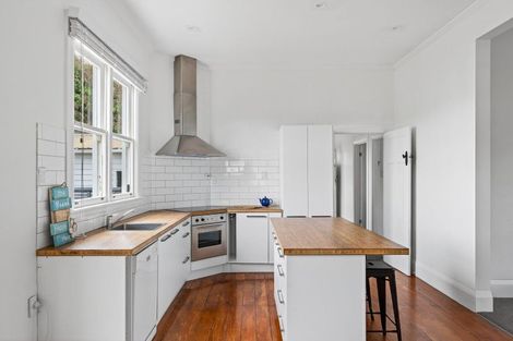 Photo of property in 60 Sheehan Street, Whataupoko, Gisborne, 4010