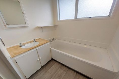 Photo of property in 111 Kemp Road, Massey, Auckland, 0614