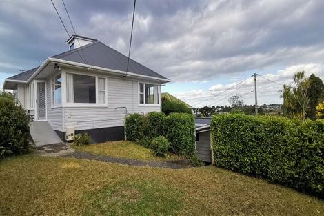 Photo of property in 2/15 Merton Avenue, Glenfield, Auckland, 0627