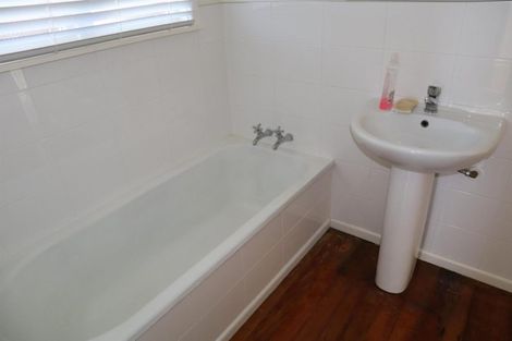 Photo of property in 338 Memorial Avenue, Burnside, Christchurch, 8053