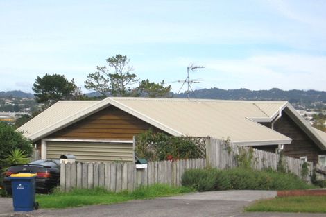 Photo of property in 21 Miriam Corban Heights, Henderson, Auckland, 0612
