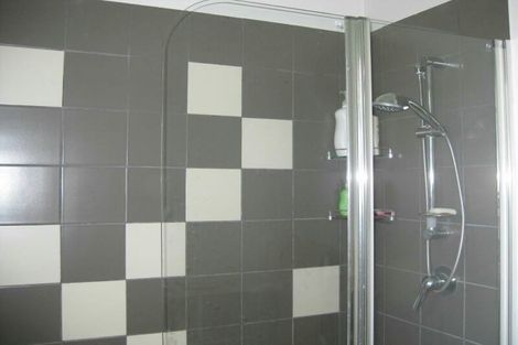 Photo of property in 6 Nicholson Place, Hillcrest, Auckland, 0627