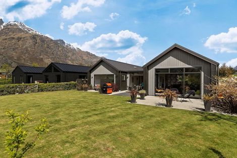 Photo of property in 2 Caithness Court, Jacks Point, Queenstown, 9371