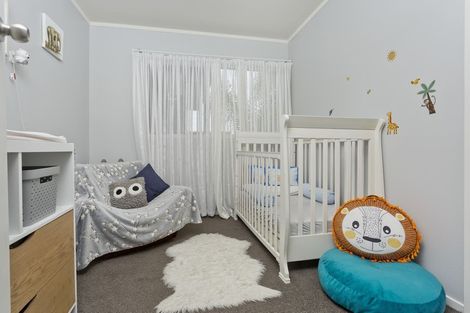 Photo of property in 11 Yule Place, Massey, Auckland, 0614