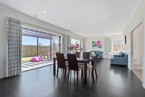 Photo of property in 92 Farringdon Avenue, Rototuna North, Hamilton, 3210