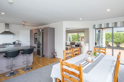 Photo of property in 105 Realm Drive, Paraparaumu, 5032