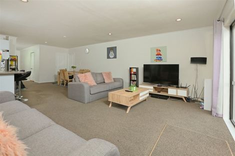 Photo of property in 6 Parkridge Way, Henderson, Auckland, 0612