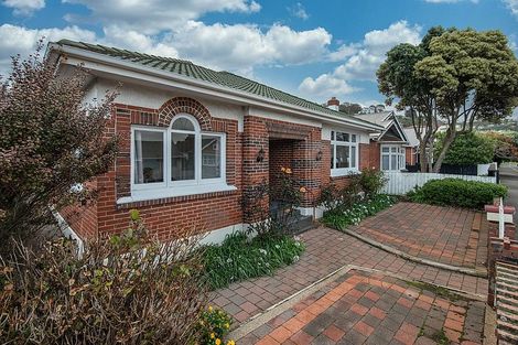 Photo of property in 31 Beach Street, Saint Clair, Dunedin, 9012