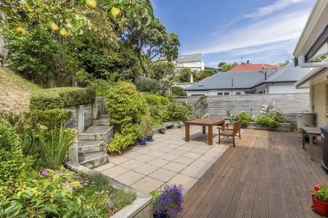 Photo of property in 5 Kellsmere Crescent, Island Bay, Wellington, 6023