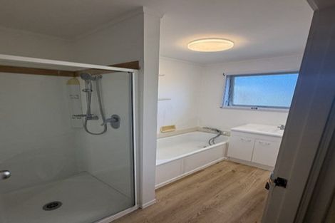 Photo of property in 14 Heather Place, Sunnynook, Auckland, 0620