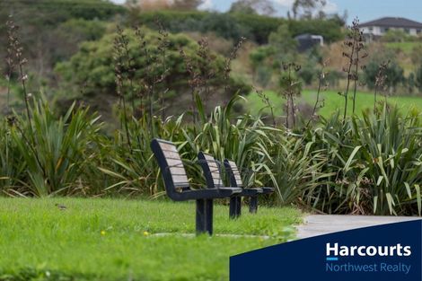 Photo of property in 4 Tuputupu Drive, Kumeu, 0810