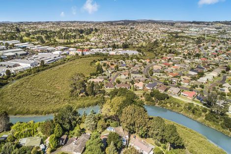 Photo of property in 114 Ennis Avenue, Pakuranga Heights, Auckland, 2010
