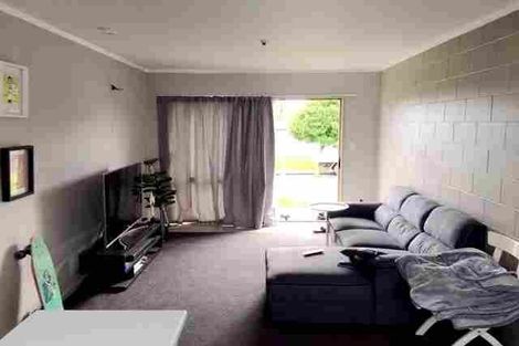 Photo of property in 3/2 Vodanovich Road, Te Atatu South, Auckland, 0610