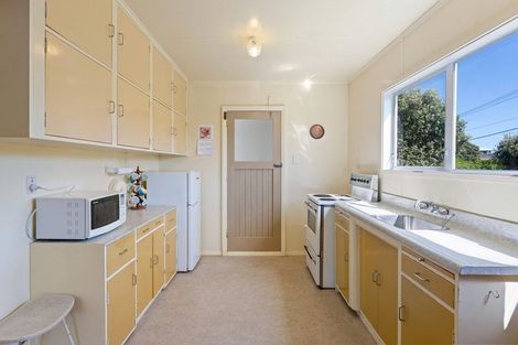 Photo of property in 96 Field Way, Waikanae Beach, Waikanae, 5036