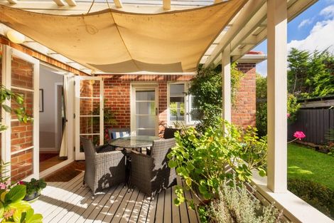 Photo of property in 24 Buscomb Avenue, Henderson, Auckland, 0610