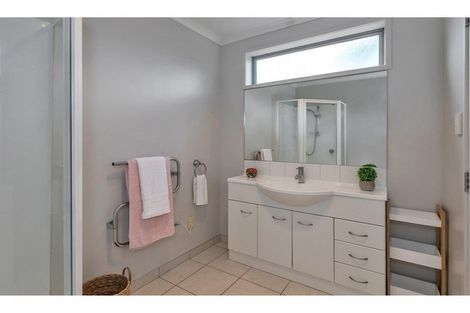 Photo of property in 5 Endeavour Place, One Tree Point, 0118