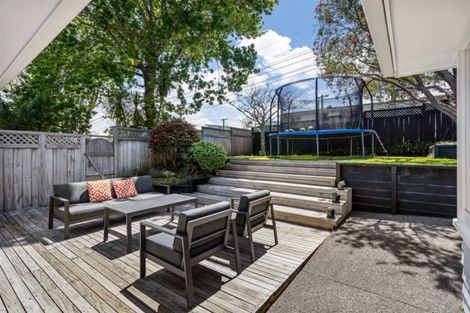 Photo of property in 2/24 Selwyn Crescent, Forrest Hill, Auckland, 0620