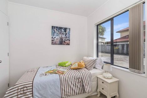 Photo of property in 18 Ballydonegan Rise, East Tamaki, Auckland, 2013