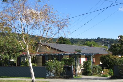 Photo of property in 10 Dowling Grove, Silverstream, Upper Hutt, 5019