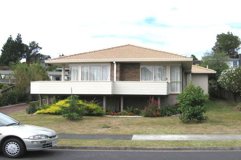 Photo of property in 29 Taupiko Place, Green Bay, Auckland, 0604