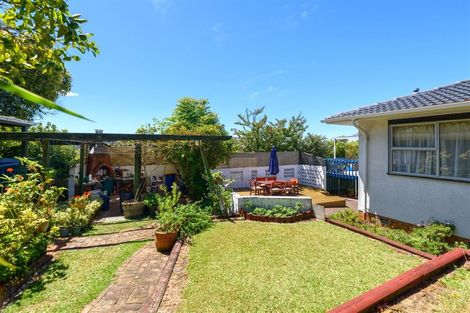Photo of property in 18 Felgrove Street, Glendene, Auckland, 0602