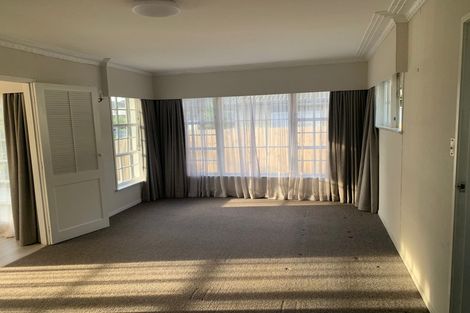 Photo of property in 4 Mirrabooka Avenue, Botany Downs, Auckland, 2010