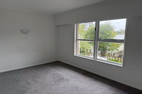 Photo of property in 2/16 Pupuke Road, Takapuna, Auckland, 0622
