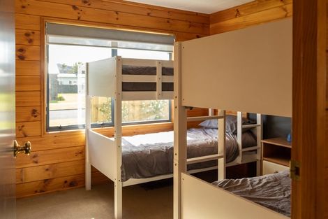 Photo of property in 28 Surf Street, Whitianga, 3510