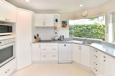 Photo of property in 28 Settlers Grove, Orewa, 0931