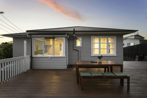 Photo of property in 1/110 Nile Road, Milford, Auckland, 0620