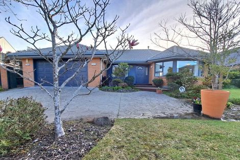 Photo of property in 17 Orlando Crescent, Waimairi Beach, Christchurch, 8083