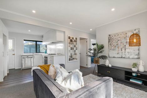 Photo of property in 2a Redwood Drive, Massey, Auckland, 0614