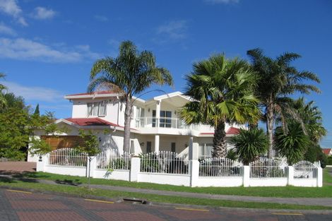 Photo of property in 1 Bronte Place, Somerville, Auckland, 2014