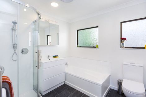 Photo of property in 122 Plateau Road, Te Marua, Upper Hutt, 5018