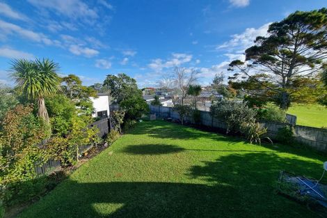 Photo of property in 2/14 Thelma Crescent, Torbay, Auckland, 0630