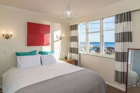 Photo of property in 170 The Esplanade, Island Bay, Wellington, 6023