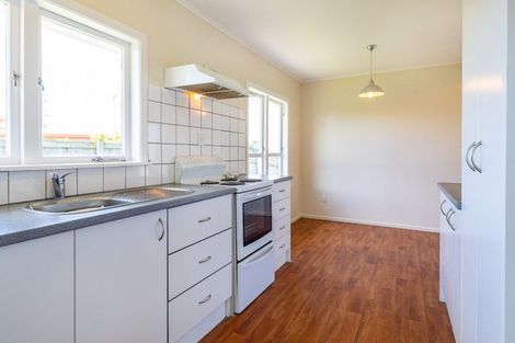 Photo of property in 3 Phelps Place, Glendene, Auckland, 0602