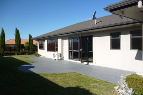 Photo of property in 2 Caulfield Place, Taradale, Napier, 4112
