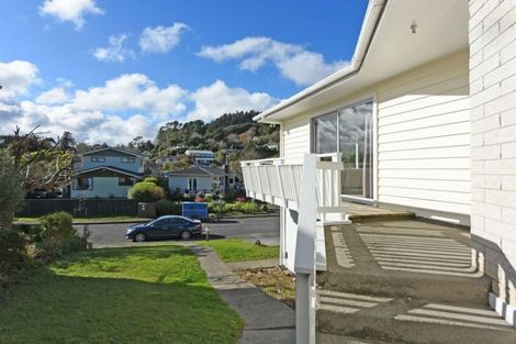 Photo of property in 12 Deller Grove, Silverstream, Upper Hutt, 5019