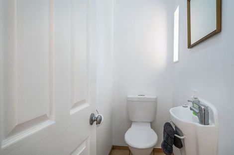 Photo of property in 774a East Coast Road, Oteha, Auckland, 0630