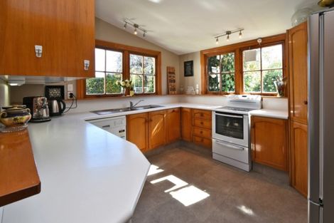 Photo of property in 280 Cashmere Road, Westmorland, Christchurch, 8025