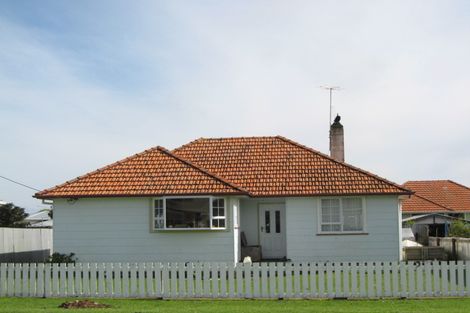 Photo of property in 18 Pratt Street, Waitara, 4320