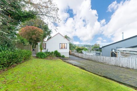Photo of property in 4 Cyclarama Crescent, Massey, Auckland, 0614