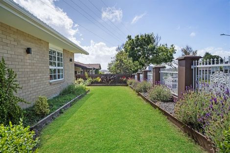 Photo of property in 121 Everglade Drive, Totara Heights, Auckland, 2105