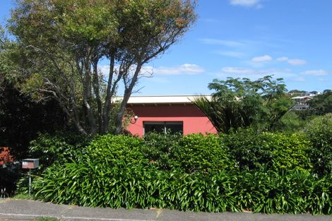 Photo of property in 32 Peter Terrace, Castor Bay, Auckland, 0620