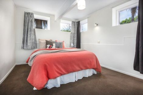 Photo of property in 19a Lyndhurst Road, Tawa, Wellington, 5028